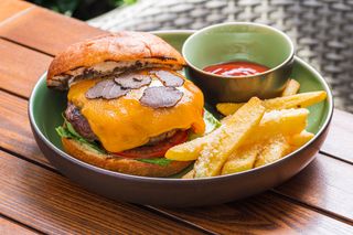 Cheeseburger cu trufe