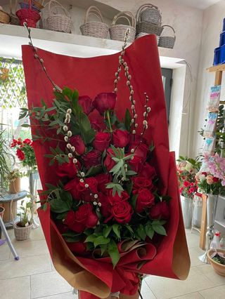 Veliki buket crvenih ruža