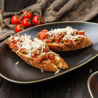 Bruschetta cu roșii
