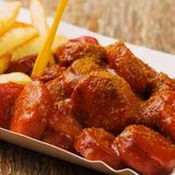 Salchichas Bratwurst Currywurst & Patatas estilo belga (Nueva Salchipapa) 