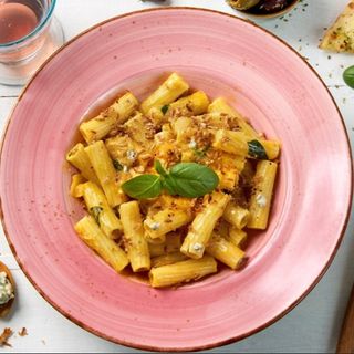 Rigatoni con crema de calabaza y Roquefort