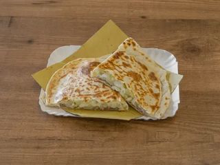 Cassone verdure e salsiccia