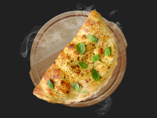 Закрита піца з лососем та сиром