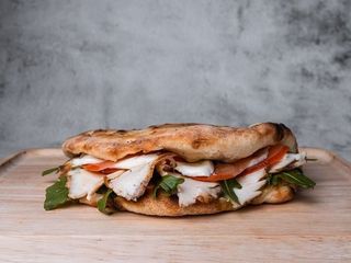 Піца-кишенька з куркою (250g)