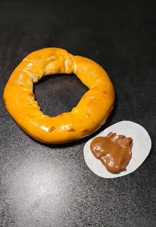 Covrig umplut cu ciocolată