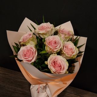 Buchet 7 trandafiri roz pal