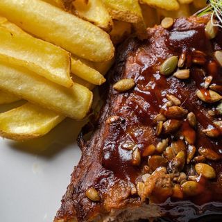 Costita marinata cu cartofi cu rozmarin