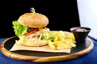 Бургер з яловичою котлетою (350/100/50г)