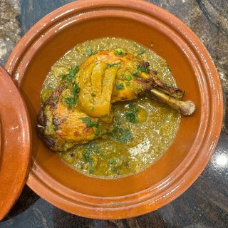 Tajin de pollo con aceitunas y limón confitado