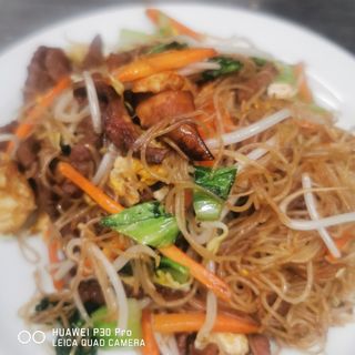 Fideo de arroz con ternera