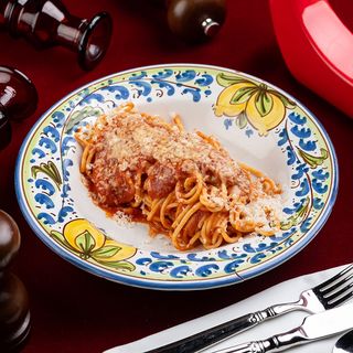 სპაგეტი პომიდვრის სოუსით