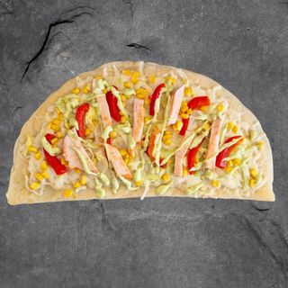 Naleśnik z filetem i sałatą