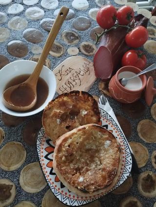 Lepinja sa jajetom i pretopom