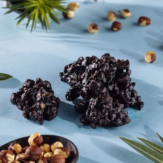 თხილი შავი შოკოლადით