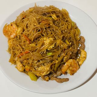 Fideos De Arroz Con Tres Delicias