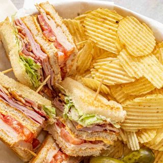 Club House Consonni’s