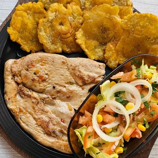 Pechuga a la plancha con patacón