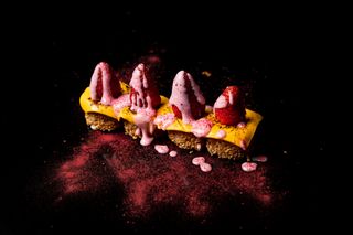 83. Uramaki Cheddar Fresa (8 Pzs.)