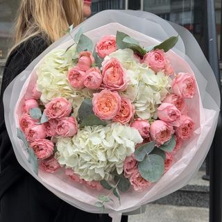 Букет з гортензією і трояндою Джульєтта