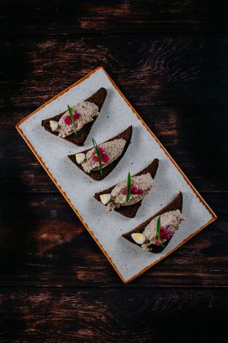 Форшмак по-одеськи на грінках з житнього хліба (200г)