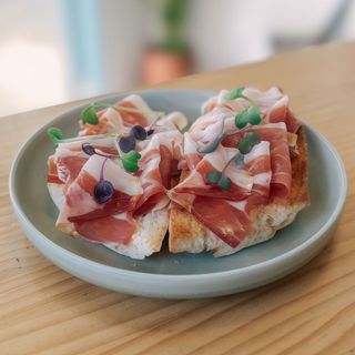 Tostada Con Jamón Serrano Y Aceite De Oliva Virgen