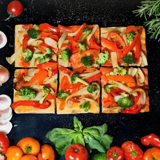 Pizza vegetala - ardei copti si broccoli 30x20cm