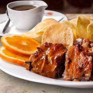 Leitão Assado no Nosso Forno a Lenha