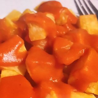 Papas bravas bandeja
