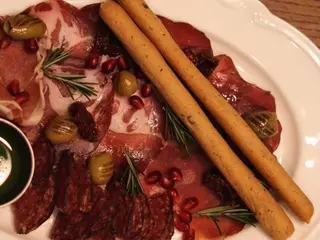 Антипасто з оливками гриль та соусом Песто (220g)