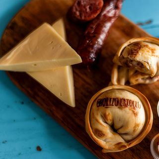 Chorizo Criollo con provolone