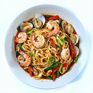 16. Noodles saltati con misto mare