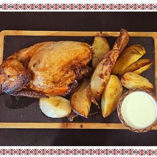 Pui rotisat condimentat (juma' de pui) si garnitura la alegere