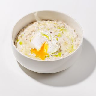 terci cu trufe și ou poșat