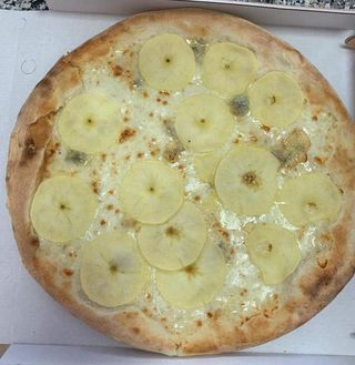 Pizza gorgonzola e mele o pere