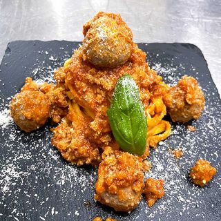 Pasta con Albóndigas