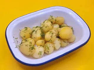 Молода картопля з маслом 250г
