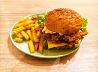 Crispy Burger + Frites