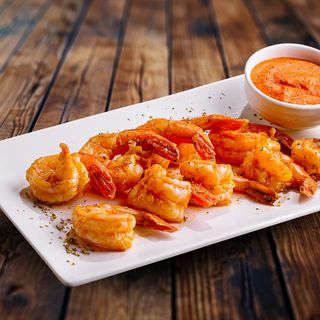 Creveți tigru la gratar cu sos de Blue cheese sau Romesco