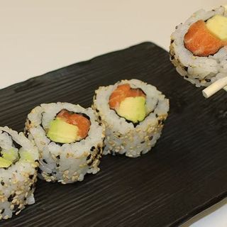 Makis salmón avocado (8 pzs.)