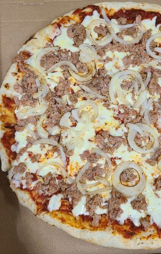 Pizza Tonno Cipolla 33