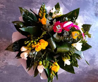 Buchet din 11 frezii parfumate