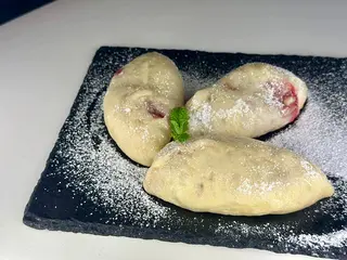 Вареники з малиною та білим шоколадом "З передбаченням" (240g)