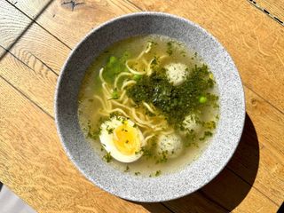 Бульйон з мітболами (300)