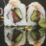 120. Uramaki De Salmón Picante (8 Uds.)