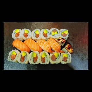 132.Bandeja Sushi Kanagawa (17 Pzs.)