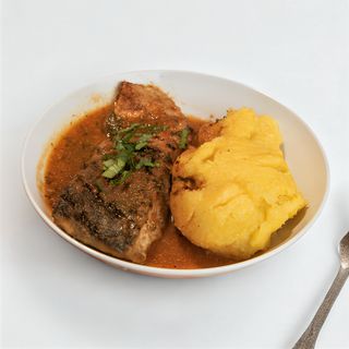 Saramura de crap cu mamaliga