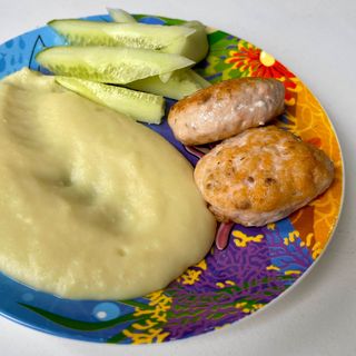 Котлетки з лосося та судака з картопляним пюре (100/75/60г)