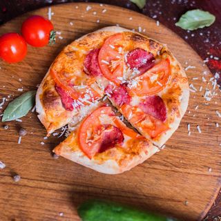 Міні піца з ковбасою (15см/145г)