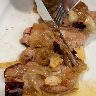 Criadillas de Toro Encebollada