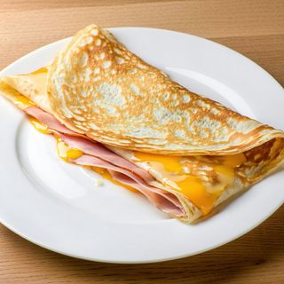 Солени палачинки с шунка и сирене